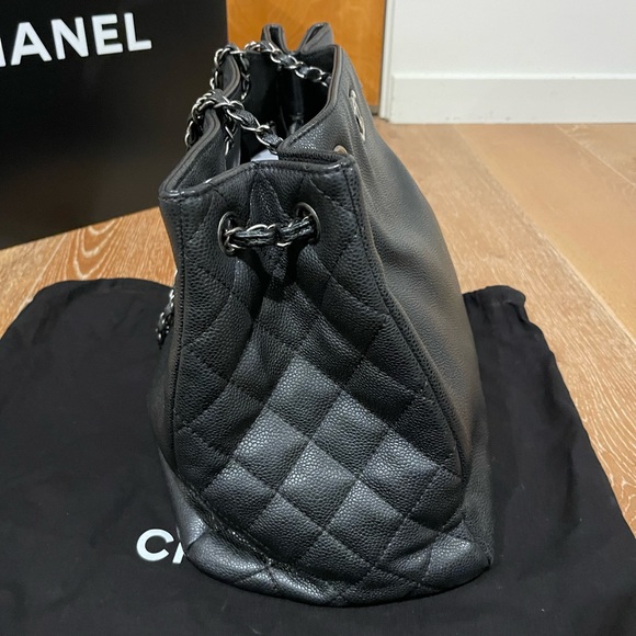 Chanel Caviar Leather Shopping Tote in Black, style 94305 - Picture 5 of 16